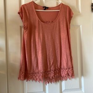 Peachy coral Jessica Simpson crochet trim tee